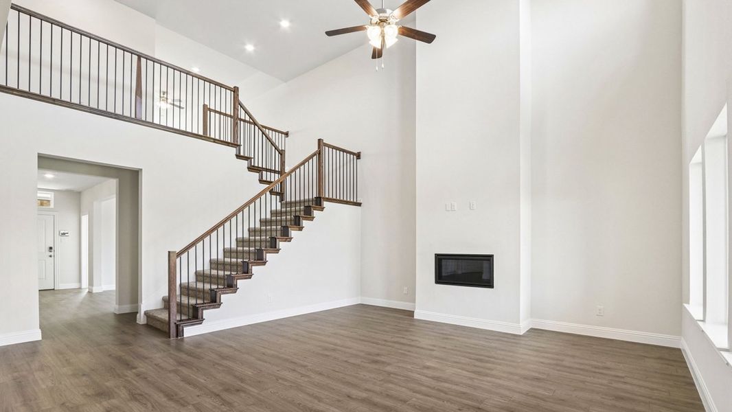 Spacious, unfurnished interior of a new home in Silverado, Aubrey (Image 5).