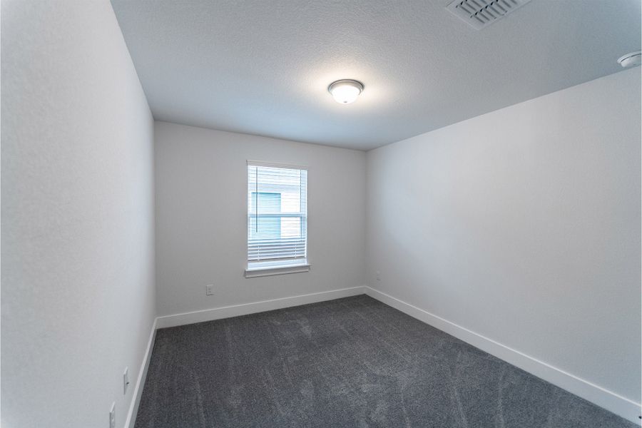 Spacious, unfurnished interior of a new home in Sunfield, Buda (Image 22).