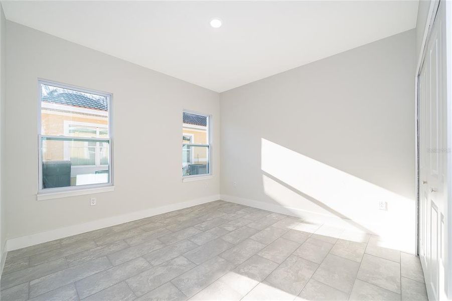 Spacious, unfurnished interior of a new home in , Kissimmee (Image 16).