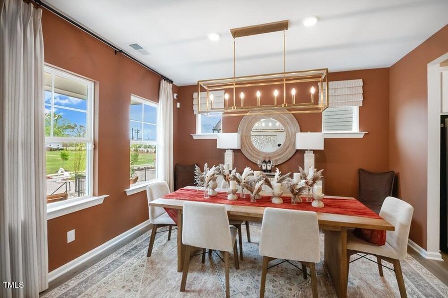 silverstone-charleston-dining-area