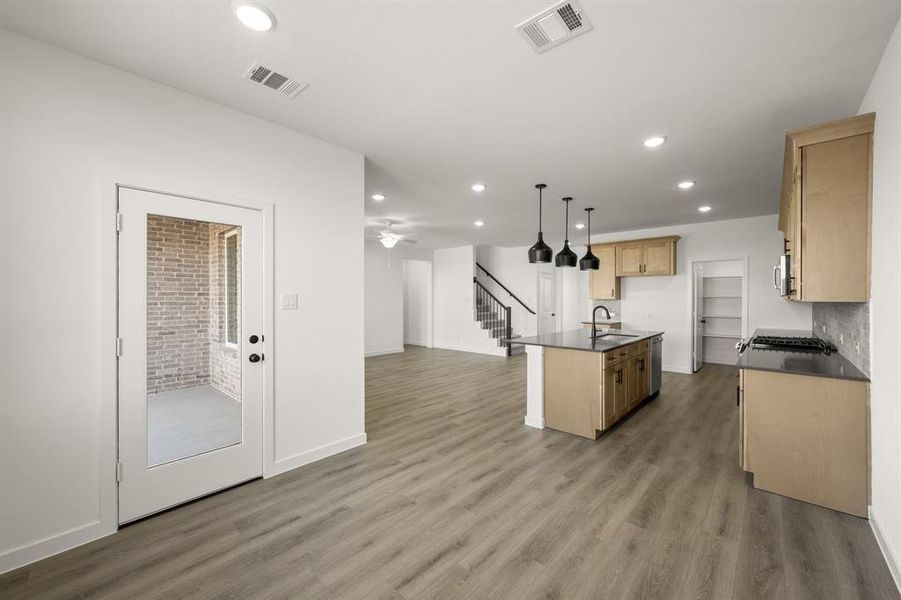 15_657 Tyronza- DIning-2