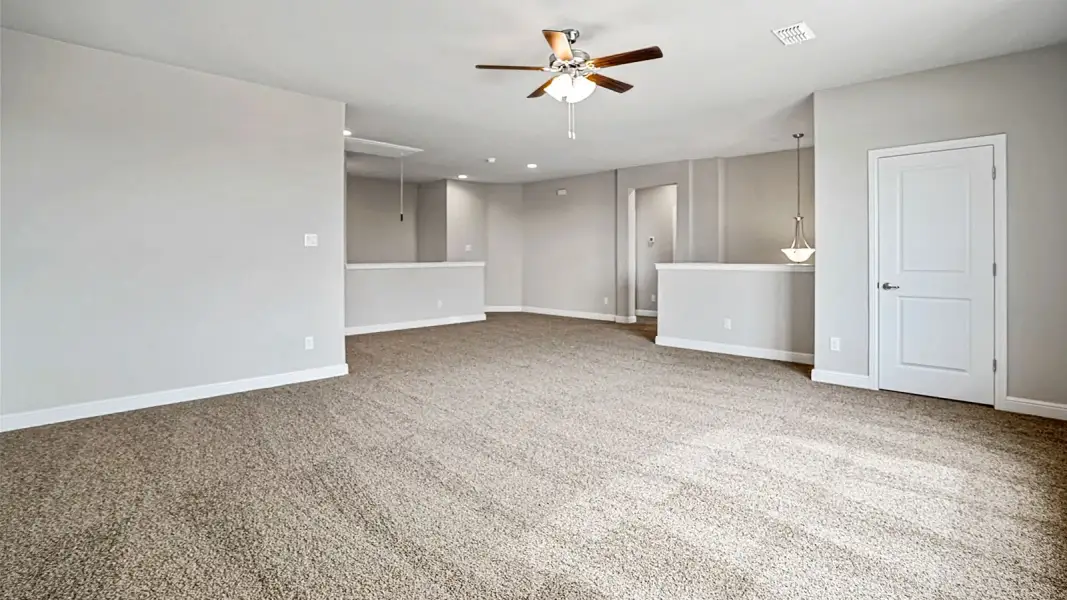 Spacious, unfurnished interior of a new home in Parkerville Meadows, DeSoto (Image 35).
