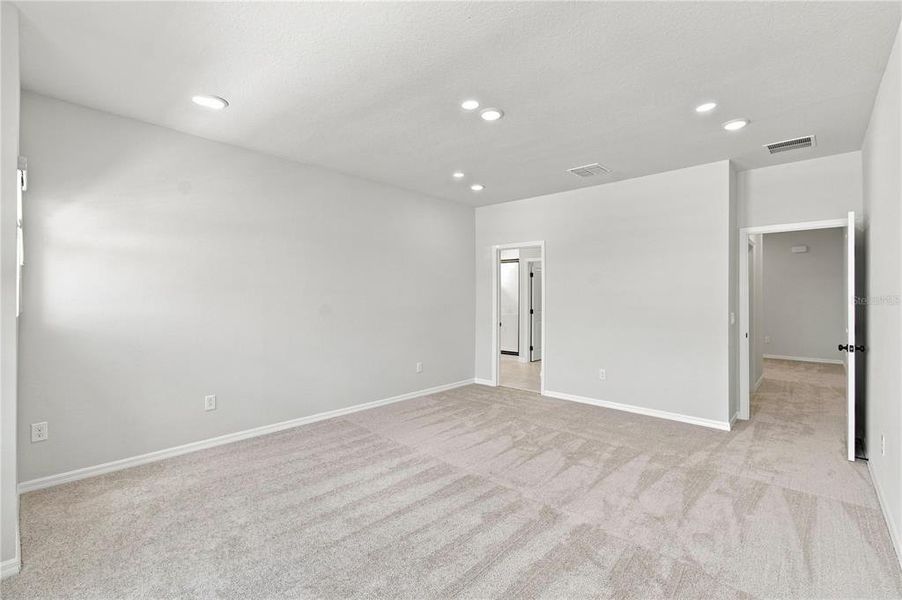 Spacious, unfurnished interior of a new home in , St. Cloud (Image 22).