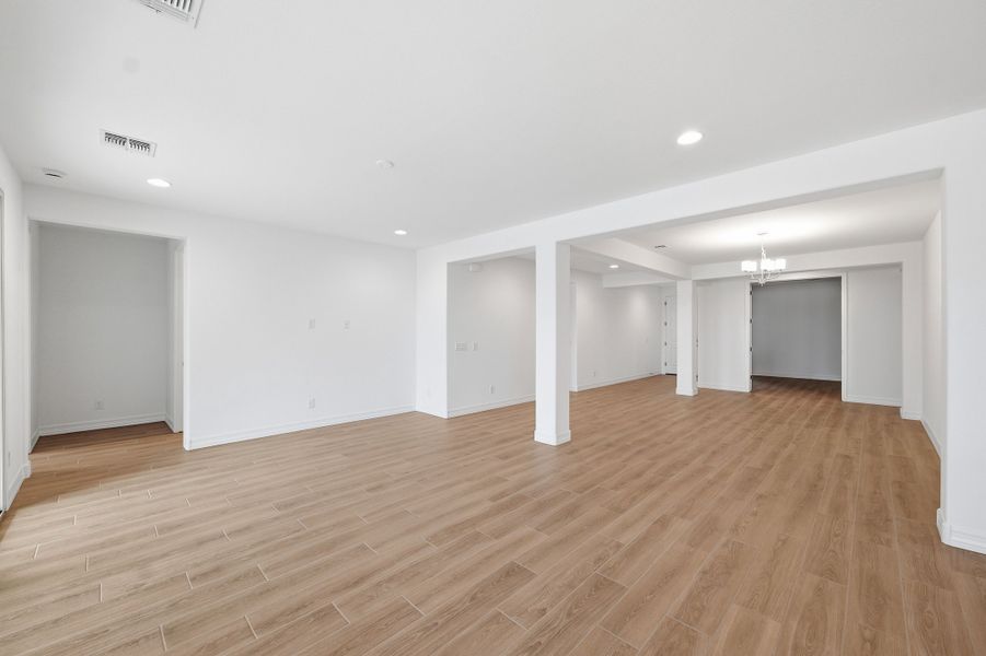 Spacious, unfurnished interior of a new home in Artisan at Asante, Surprise (Image 18).