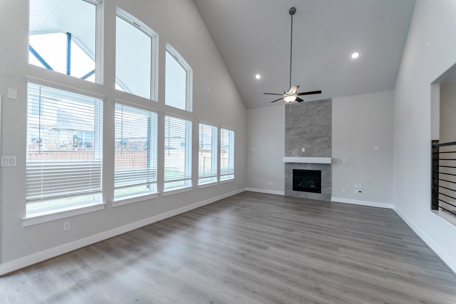 Spacious, unfurnished interior of a new home in Sunfield, Mustang Ridge (Image 11).
