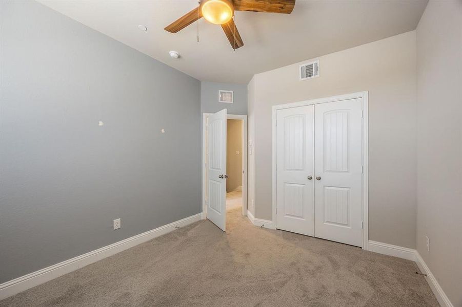 11' x 10' Secondary bedroom, with ceiling fan and window blinds - View