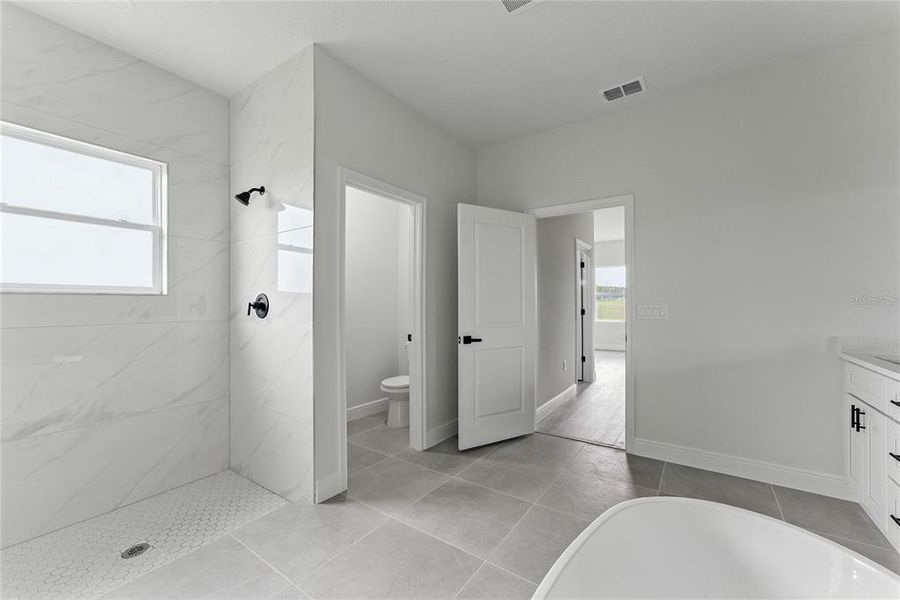 Spacious, unfurnished interior of a new home in , Ocala (Image 36).