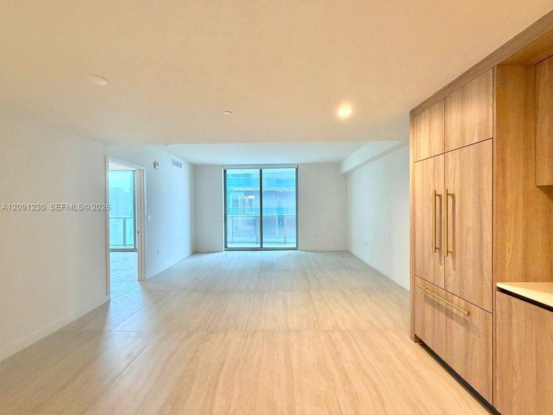 Spacious, unfurnished interior of a new home in , Miami (Image 16).