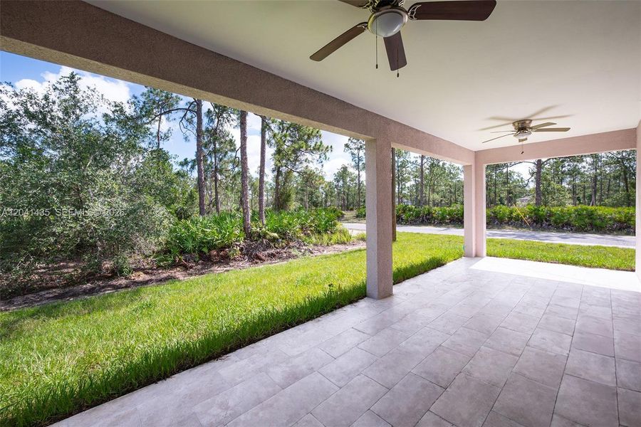 Exterior details and patio area of a home in , Lehigh Acres (Image 4).