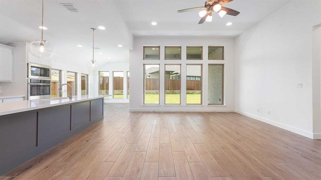 Spacious, unfurnished interior of a new home in Talon Hills 60'/70', Fort Worth (Image 11). Spacious, unfurnished interior of a new home in Talon Hills 60'/70', Fort Worth (Image 11).