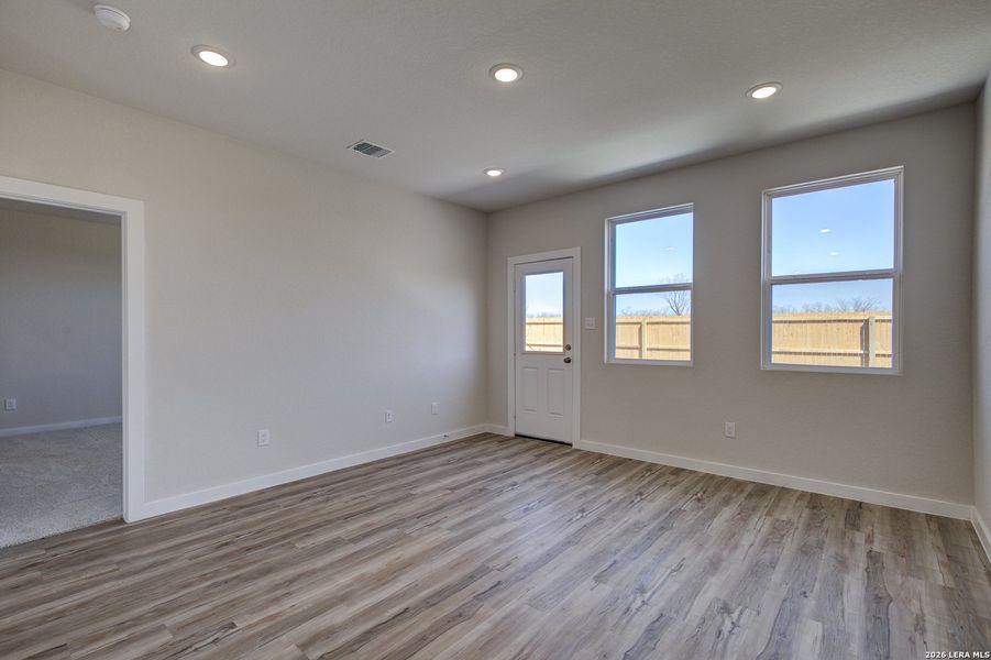 Spacious, unfurnished interior of a new home in Park Place, New Braunfels (Image 14).