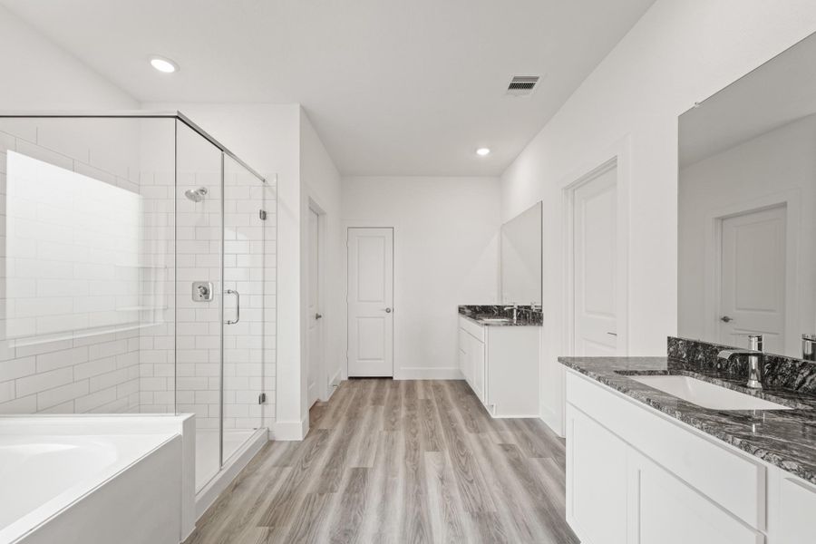 Furnished interior view inside a new home in Riverside Estates, Mont Belvieu (Image 6).