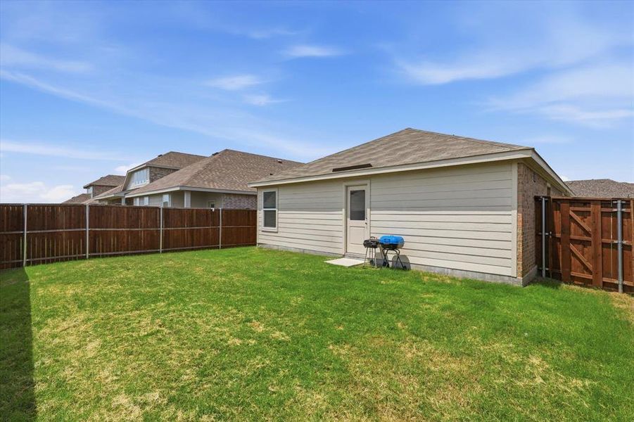 Exterior details and patio area of a home in , Forney (Image 4).
