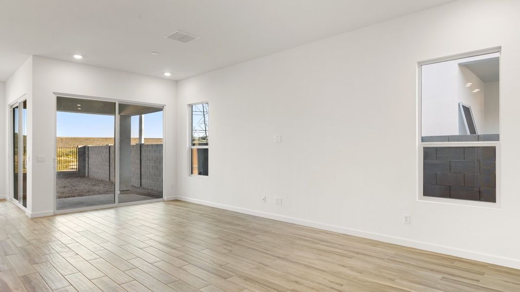 Representative unfurnished interior of a home built from the Plan by D.R. Horton in The Ridge at Stone Butte, Phoenix (Image 25).