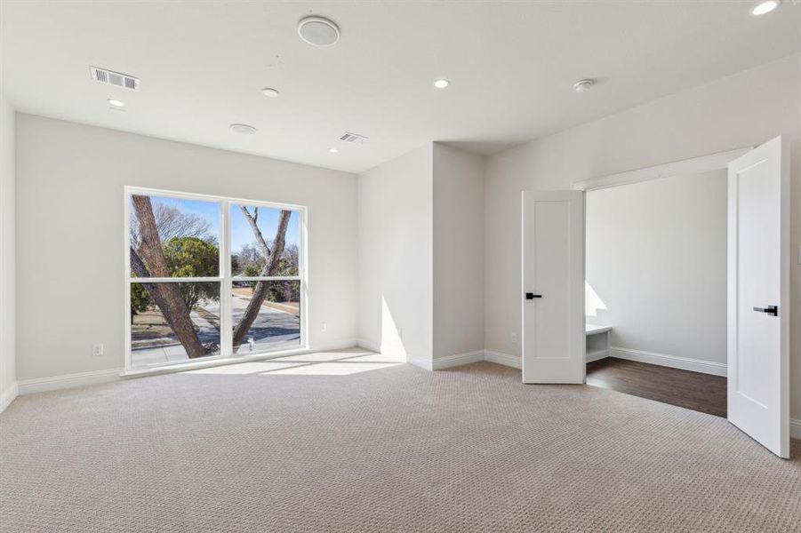 Spacious, unfurnished interior of a new home in , Dallas (Image 20).