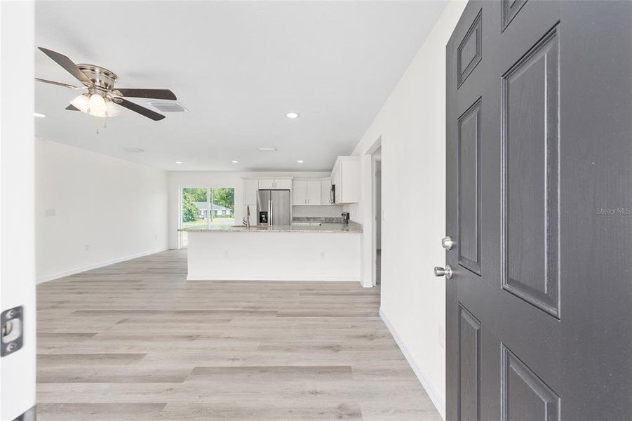 Spacious, unfurnished interior of a new home in , Dunnellon (Image 57).