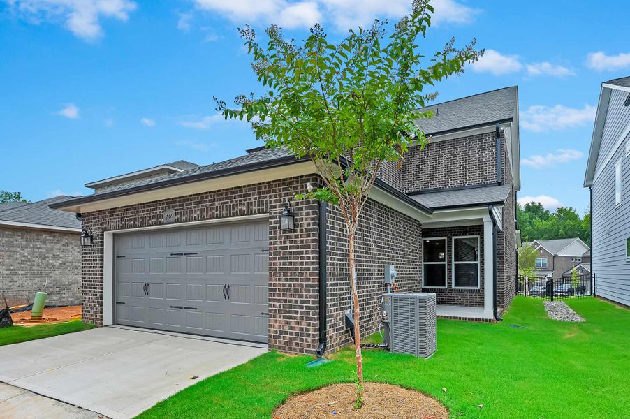 Representative exterior details of a home built from the The Goldrush by David Weekley Homes in Whitley Preserve – Park Collection, Mint Hill (Image 4). Representative exterior details of a home built from the The Goldrush by David Weekley Homes in Whitley Preserve – Park Collection, Mint Hill (Image 4).