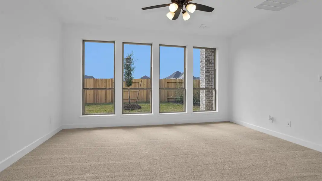 Spacious, unfurnished interior of a new home in Katy Court 70', Katy (Image 6).