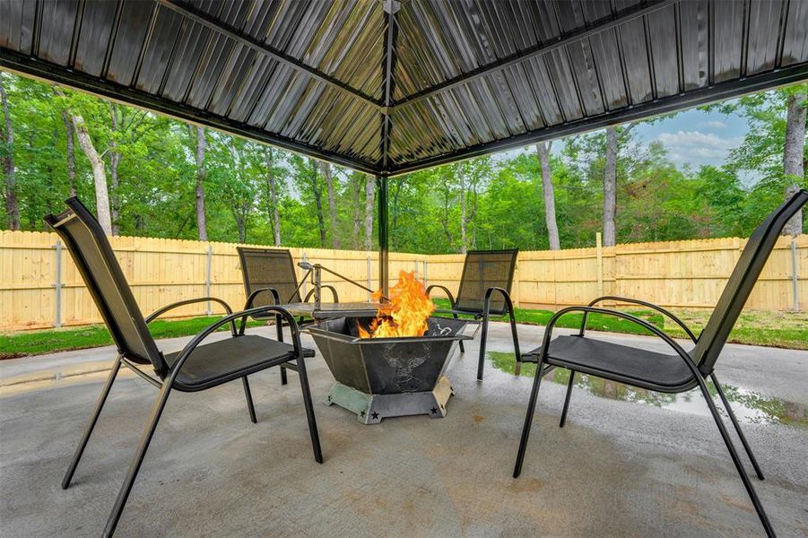 Exterior details and patio area of a home in , Sumner (Image 26).