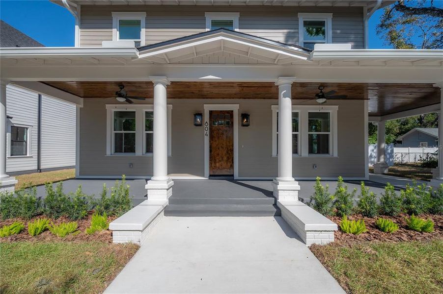 Exterior details and patio area of a home in , Tampa (Image 4).