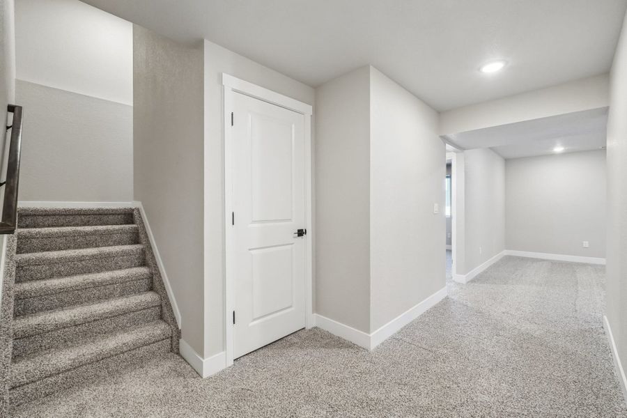 Spacious, unfurnished interior of a new home in Aspen Ranch, Fountain (Image 50).
