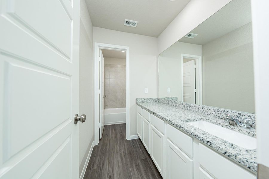 Furnished interior view inside a new home in Mackenzie Creek, Conroe (Image 5). Furnished interior view inside a new home in Mackenzie Creek, Conroe (Image 5).