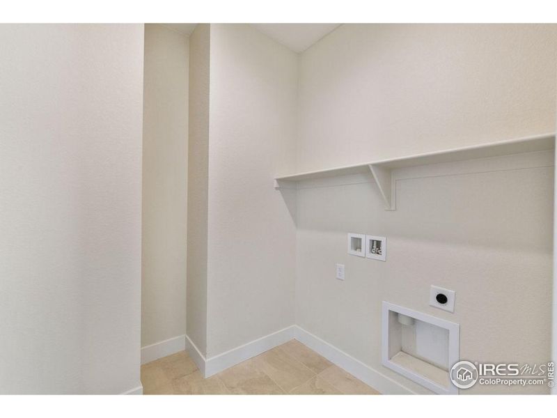 Image 18 of a home in Bloom.