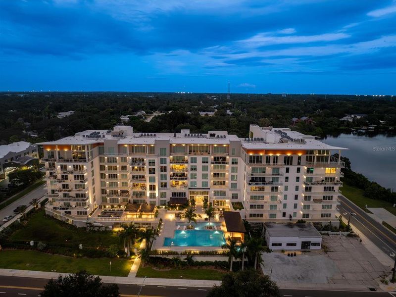 Condo located in Clearwater, FL showcasing its design and architecture (Image 24).