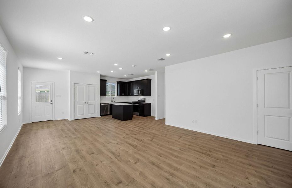 Spacious, unfurnished interior of a new home in Stokesbury, Waller (Image 34). Spacious, unfurnished interior of a new home in Stokesbury, Waller (Image 34).