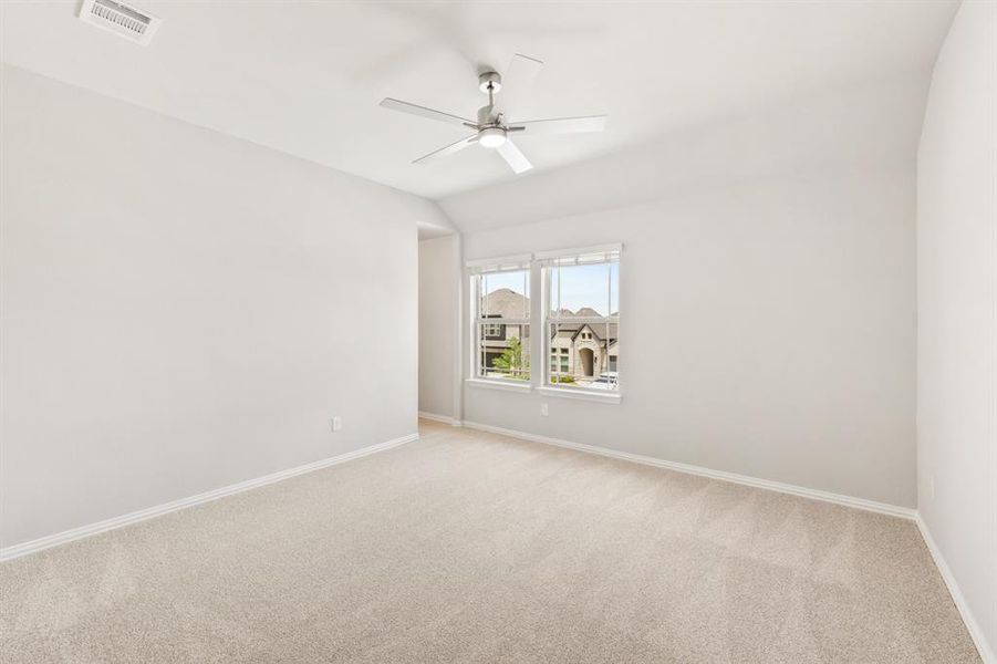 Spacious, unfurnished interior of a new home in Creekview Meadows, Pilot Point (Image 37).