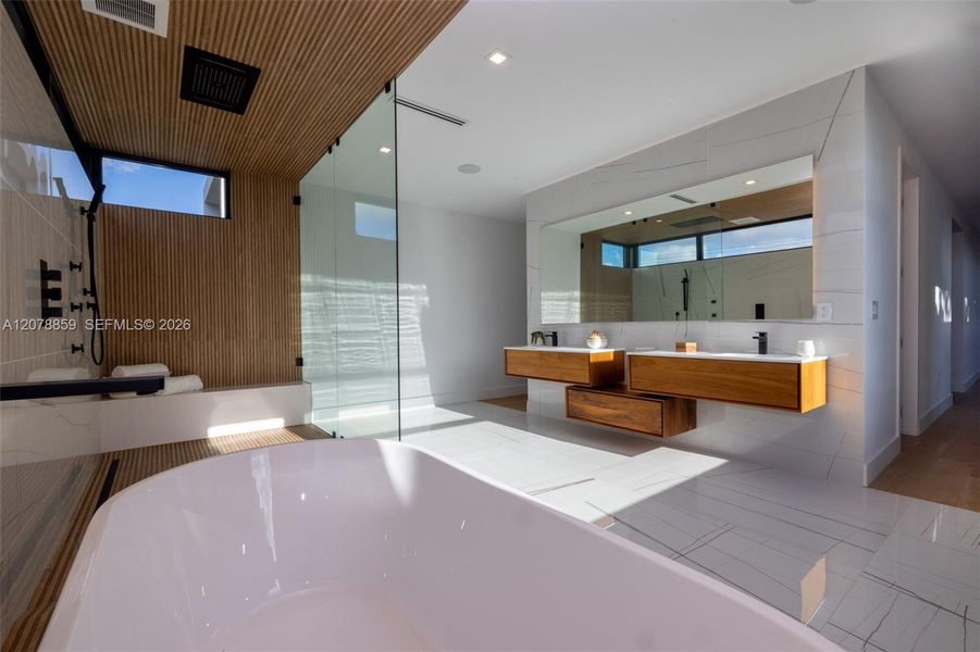 Primary Bath/Wet Room