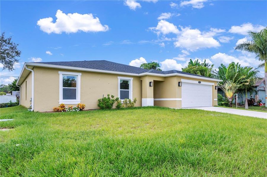 Exterior details and patio area of a home in , Palm Bay (Image 20).