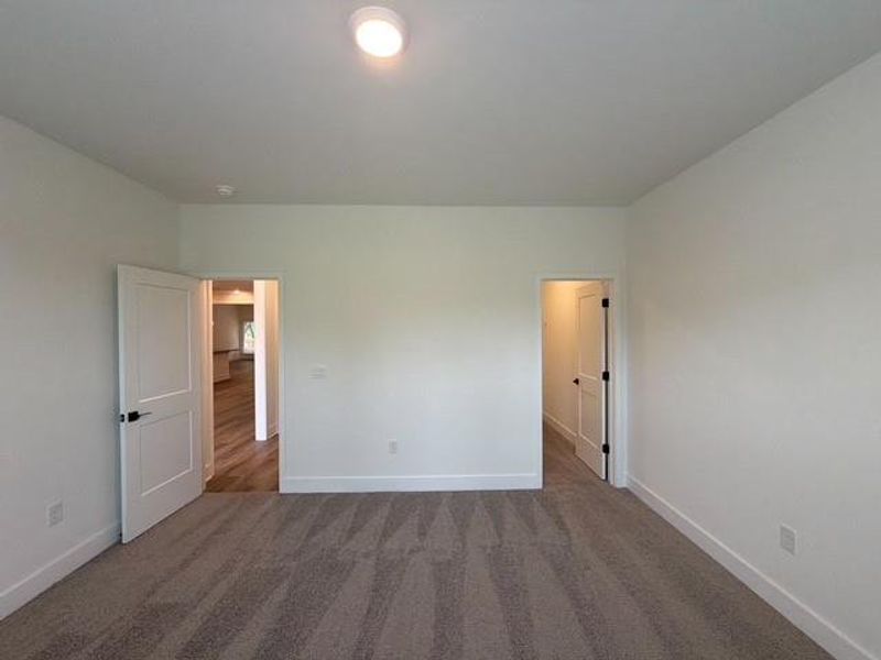 Spacious, unfurnished interior of a new home in Tuscany Hills, Douglasville (Image 23).