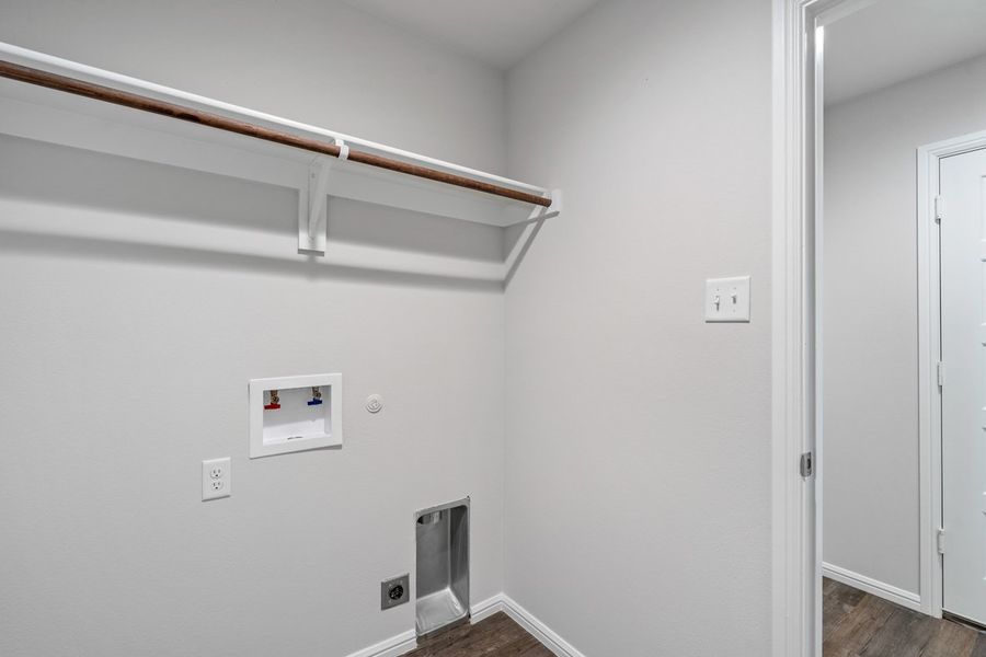 Representative furnished interior of a home built from the TEXAS CALI by D.R. Horton in Faculty Row, Abilene (Image 23).