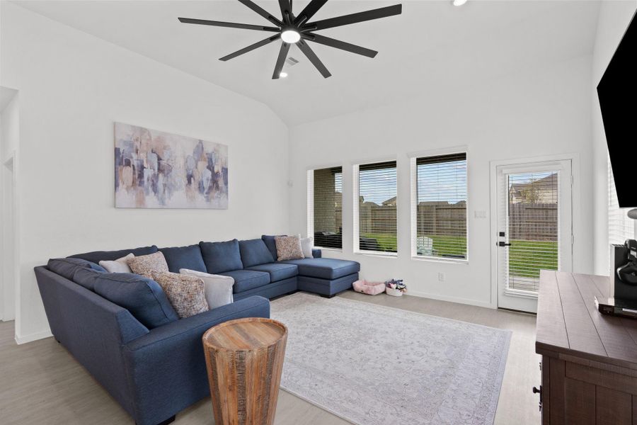 Furnished interior view inside a new home in Lago Mar, Texas City (Image 9).