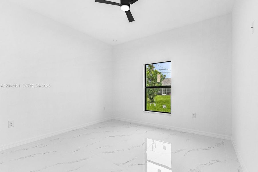 Spacious, unfurnished interior of a new home in , Cape Coral (Image 22).
