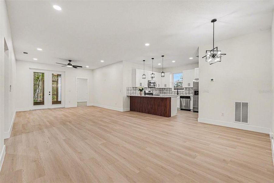 Spacious, unfurnished interior of a new home in , Spring Hill (Image 13).