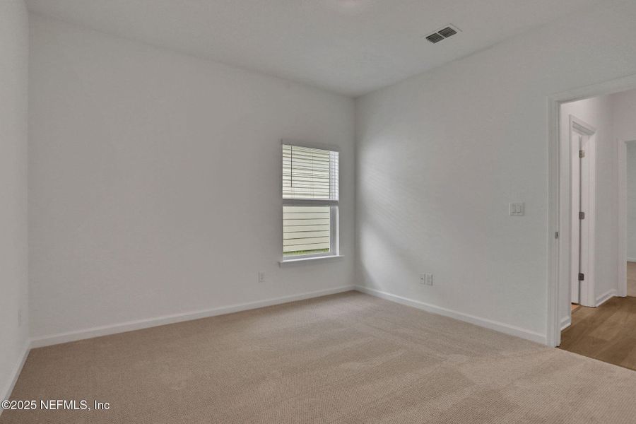 Spacious, unfurnished interior of a new home in Jennings Farm, Middleburg (Image 34).