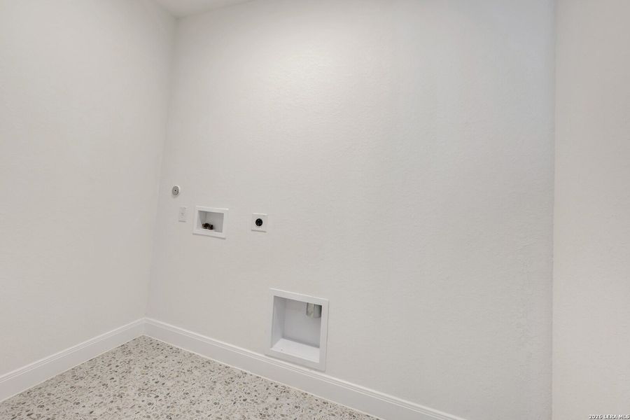 Spacious, unfurnished interior of a new home in Everly Estates, San Antonio (Image 27).