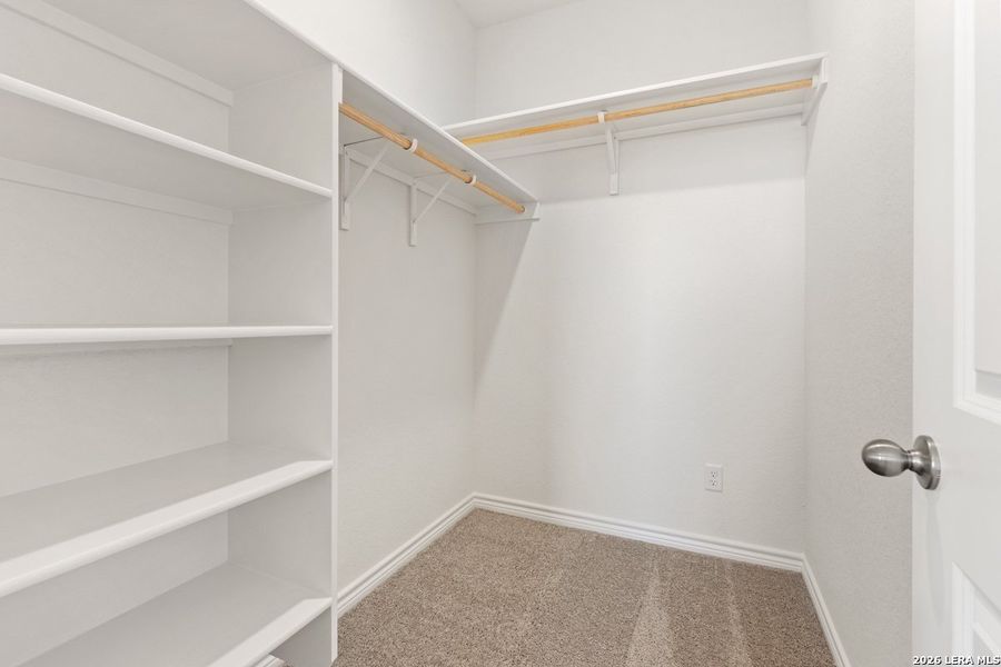 Spacious, unfurnished interior of a new home in Woodside Farms, Seguin (Image 13).