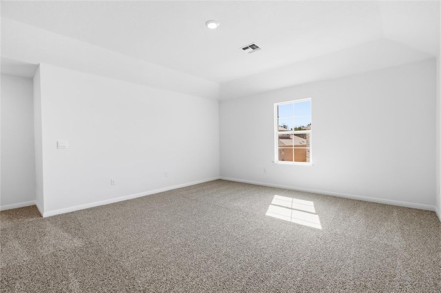 Spacious, unfurnished interior of a new home in Rosenbusch Ranch, Leander (Image 5).