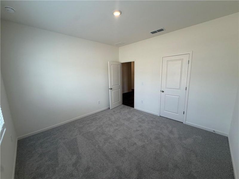 Spacious, unfurnished interior of a new home in Mt. Tabor Ridge, Dallas (Image 12).