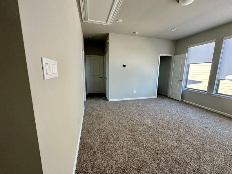 Spacious, unfurnished interior of a new home in Sienna, Missouri City (Image 13).