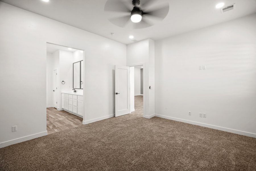 Spacious, unfurnished interior of a new home in Tierra Del Este 91, El Paso (Image 28). Spacious, unfurnished interior of a new home in Tierra Del Este 91, El Paso (Image 28).