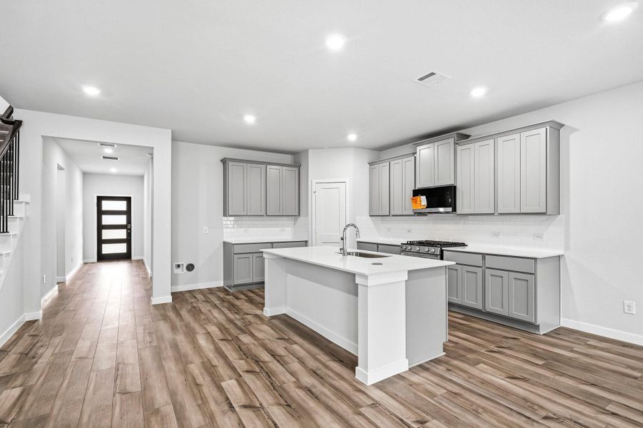 Furnished interior view inside a new home in Country Creek, Mont Belvieu (Image 4).