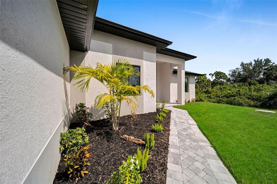 Exterior details and patio area of a home in , Port Charlotte (Image 4). Exterior details and patio area of a home in , Port Charlotte (Image 4).