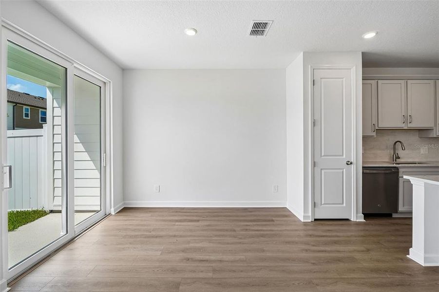 Spacious, unfurnished interior of a new home in , Tampa (Image 13).