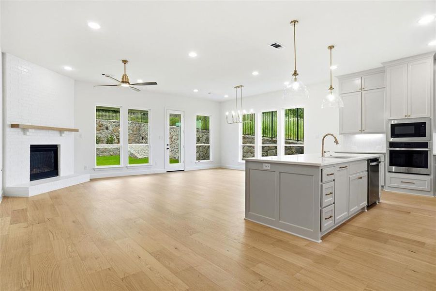 Spacious, unfurnished interior of a new home in , Aledo (Image 13).