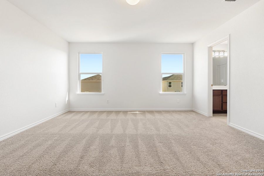 Spacious, unfurnished interior of a new home in The Granary - Heritage Collection, San Antonio (Image 8).