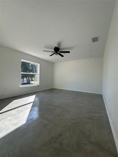 Spacious, unfurnished interior of a new home in , Haines City (Image 7).
